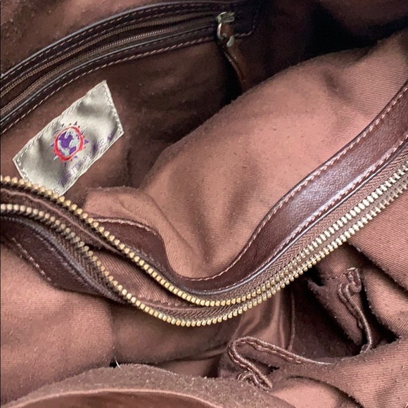 Leather handles and leather trim. Khaki handbag - Picture 4 of 8